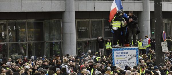 Ministère de l'Intérieur: 32.000 Gilets jaunes manifestent en France dont 8.000 à Paris - Sputnik Afrique