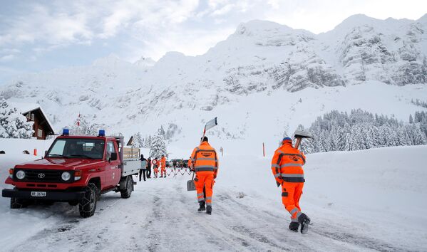 Conséquences de l’avalanche descendue sur la station de ski alpin suisse - Sputnik Afrique