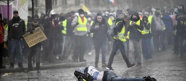 Les Gilets jaunes - Sputnik Afrique
