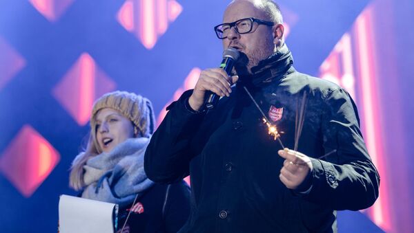 Le maire de Gdansk Pawel Adamowicz participe à un concert caritatif (13 janvier 2019) - Sputnik Afrique