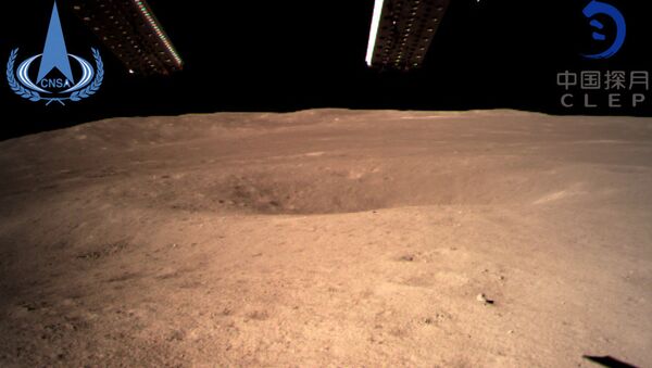 La première image de la face cachée de la Lune prise par la sonde chinoise Chang'e 4 - Sputnik Afrique