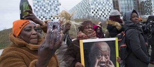 Les Ivoiriens se félicitent de l'acquittement de l’ancien président ivoirien Laurent Gbagbo inculpé depuis 2011 pour «crimes contre l’humanité».  La Cour pénale internationale (CPI), La Haye, le 15 janvier 2019 - Sputnik Afrique