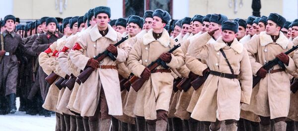 Répétition du défilé en l’honneur du 75e anniversaire de la levée du siège de Léningrad - Sputnik Afrique