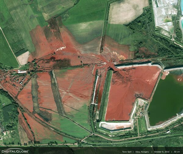 Coulée de boue rouge à Kolontar en 2010 - Sputnik Afrique