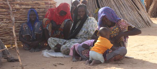 Une famille au camp des déplacés Igawa Mémé, à l'Extrême-Nord du Cameroun - Sputnik Afrique