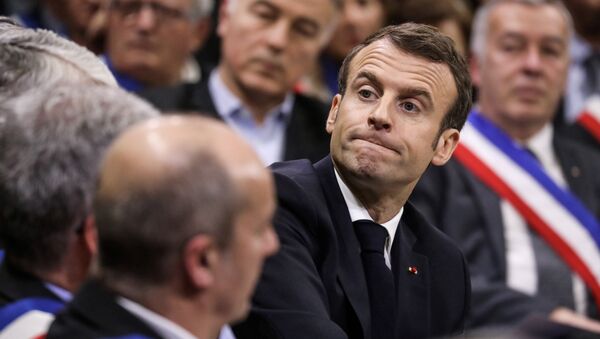 Emmanuel Macron lors du Grand débat - Sputnik Afrique
