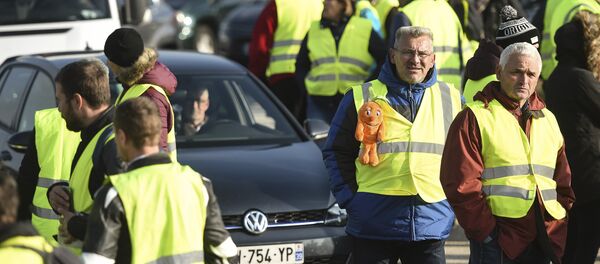 Des Gilets jaunes à Besançon - Sputnik Afrique