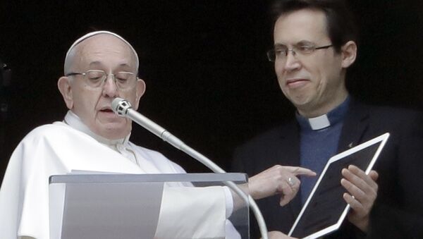 Pape François présente l'application Click To Pray à Vatican - Sputnik Afrique