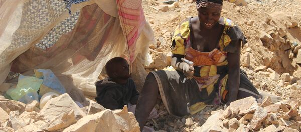 Une casseuse de pierre à Maroua, Cameroun - Sputnik Afrique