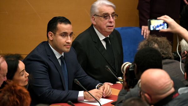 Former Elysee senior security officer Alexandre Benalla (L), flanked by Senator and commisision speaker Jean-Pierre Sueur, appears before a Senate committee in Paris on January 21, 2019 - Sputnik Afrique