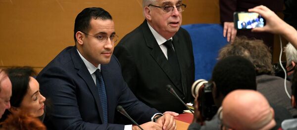 Former Elysee senior security officer Alexandre Benalla (L), flanked by Senator and commisision speaker Jean-Pierre Sueur, appears before a Senate committee in Paris on January 21, 2019 - Sputnik Afrique