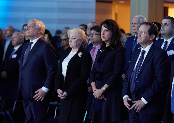 Les présidents des communautés juives d’Europe, des martyrs des camps d’extermination nazis et des élus européens se sont rassemblés au Parlement de l’UE pour rendre hommage aux victimes d’Holocauste le 23 janvier 2019. Les présidents des communautés juives d’Europe, des martyrs des camps d’extermination nazis et des élus européens se sont rassemblés au Parlement de l’UE pour rendre hommage aux victimes d’Holocauste le 23 janvier 2019. - Sputnik Afrique
