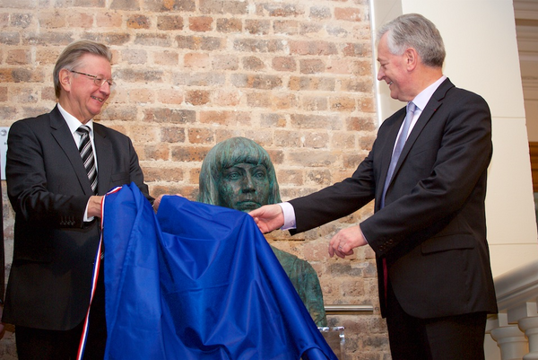 L’inauguration du buste de Marina Tsvetaeva à Vanves, à l’initiative du Centre de Russie pour la Science et la Culture. L’inauguration du buste de Marina Tsvetaeva à Vanves, à l’initiative du Centre de Russie pour la Science et la Culture. - Sputnik Afrique