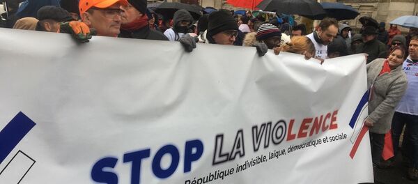 Première mobilisation nationale des Foulards rouges à Paris - Sputnik Afrique