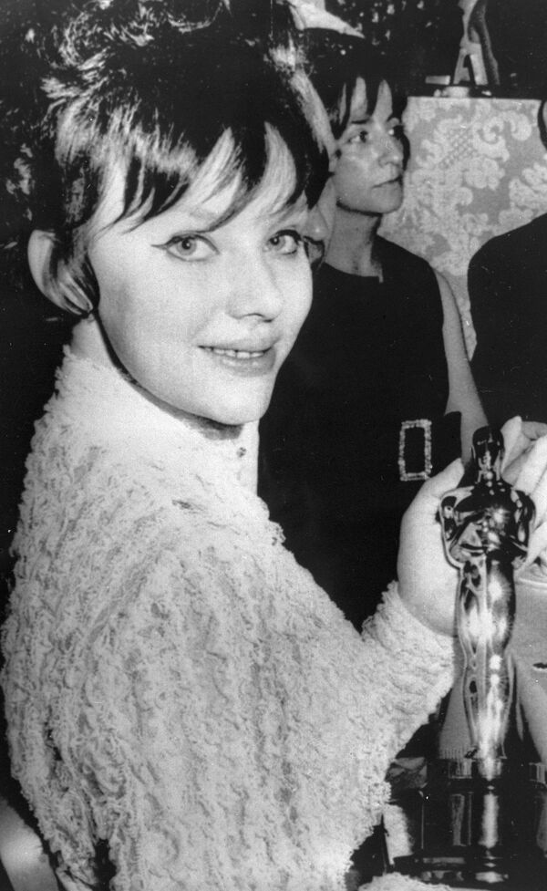 Lioudmila Savelieva, la Natacha Rostova de «Guerre et Paix», avec l'Oscar du meilleur film en langue étrangère Lioudmila Savelieva, la Natacha Rostova de «Guerre et Paix», avec l'Oscar du meilleur film en langue étrangère - Sputnik Afrique