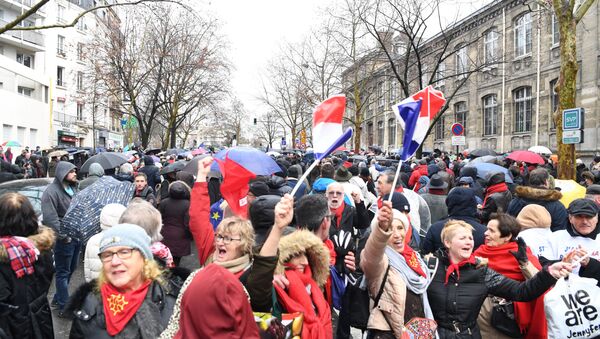 Un rassemblement de Foulards rouges à Paris - Sputnik Afrique