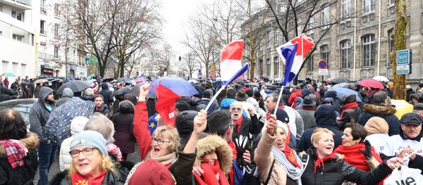 Un rassemblement de Foulards rouges à Paris - Sputnik Afrique