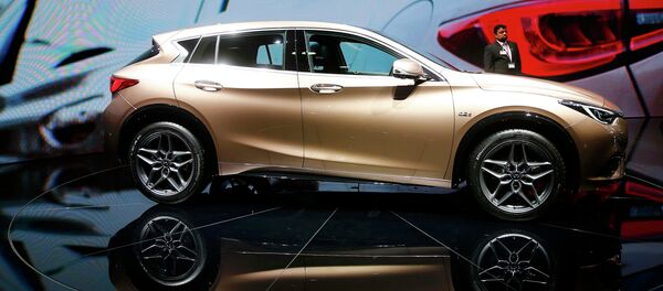 Une Infiniti Q30 - Sputnik Afrique