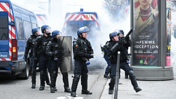 La police de Paris lors d'une manifestation des Gilets jaunes - Sputnik Afrique