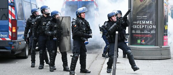 La police de Paris lors d'une manifestation des Gilets jaunes - Sputnik Afrique