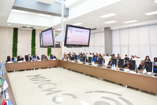 Signature du Protocole de compréhension mutuelle et de coopération entre l'Université nationale technologique de recherches MISIS et 20 pays africains. - Sputnik Afrique