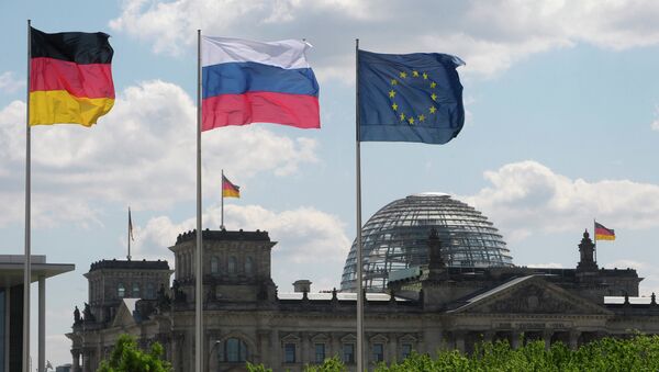 From left to right: Flags of Germany, Russia and the EU - Sputnik Afrique