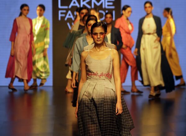 L’Orient sensuel: défilés Lakme Fashion Week à Mumbai - Sputnik Afrique