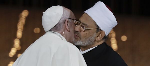 le pape François et le grand imam sunnite de l'institut égyptien al-Azhar, Ahmed al-Tayeb - Sputnik Afrique