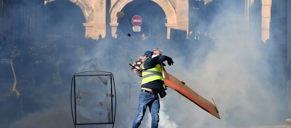 Une manifestations des Gilets jaunes à Nîmes le 12 janviers - Sputnik Afrique