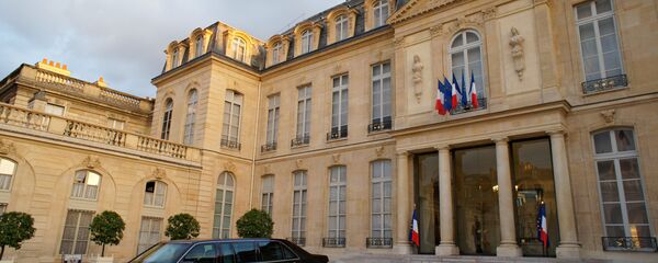 La voiture du président de la Fédération de Russie Vladimir Poutine aux Champs-Elysées à Paris. - Sputnik Afrique