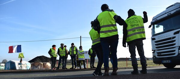 Des Gilets jaunes - Sputnik Afrique