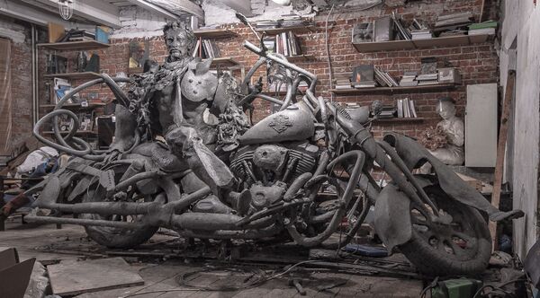 Statue de Johnny Hallyday du sculpteur russe, Alexey Blagovestnov - Sputnik Afrique