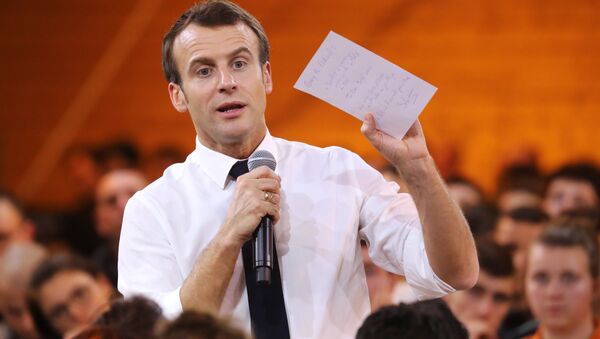 French President Emmanuel Macron speaks during a meeting with youths as part of the great national debate in Etang-sur-Arroux, central France, February 7, 2019 - Sputnik Afrique