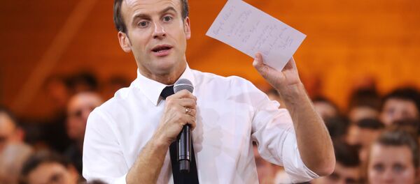 French President Emmanuel Macron speaks during a meeting with youths as part of the great national debate in Etang-sur-Arroux, central France, February 7, 2019 - Sputnik Afrique