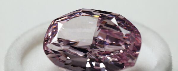 Показ бриллиантов компании Алроса - Sputnik Afrique