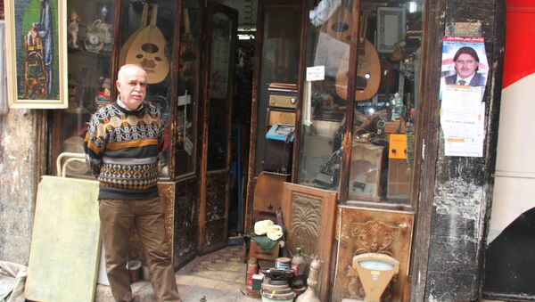 Le marchand syrien d'objets d'art, d'ameublement et de décoration anciens, Issam al Katib - Sputnik Afrique