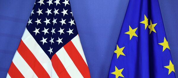 Drapeaux des USA et de l'UE - Sputnik Afrique