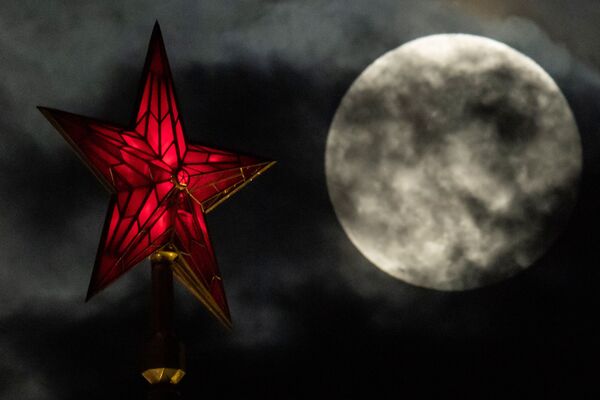 La super Lune de neige observée aux différents coins du monde - Sputnik Afrique
