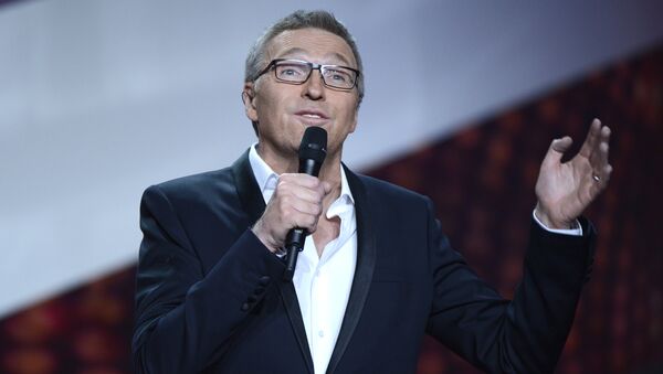 French TV host and Master of Ceremony, Laurent Ruquier speaks during the 28th Victoires de la Musique, the annual French music awards ceremony, on February 8, 2013 at the Zenith concert hall in Paris - Sputnik Afrique