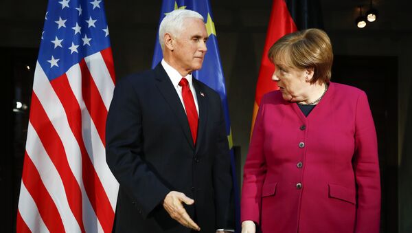 German Chancellor Angela Merkel, right, welcomes United States Vice President Mike Pence, left, for a bilateral meeting during the Munich Security Conference in Munich, Germany, Saturday, Feb. 16, 2019 - Sputnik Afrique