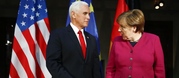 Mike Pence et Angela Merkel - Sputnik Afrique