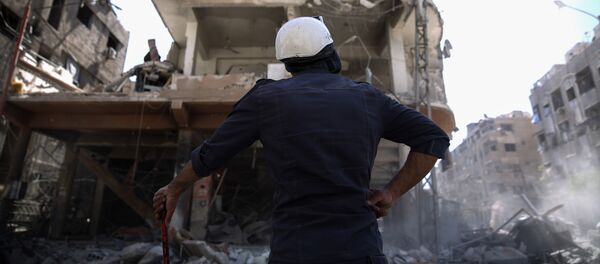 un membre de l'organisation Casques blancs en Syrie - Sputnik Afrique