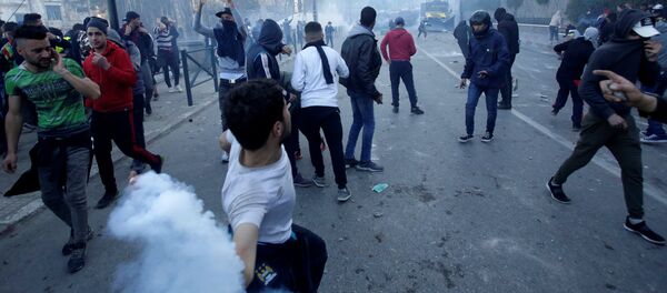 Des manifestations des opposants au 5e mandat de Bouteflika à Alger le 1er mars - Sputnik Afrique