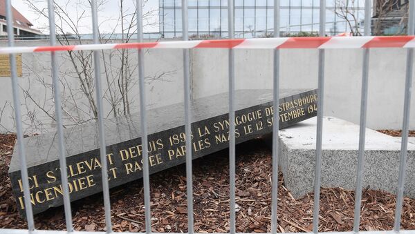 The memorial stone marking the site of Strasbourg's Old Synagogue, which was destroyed by the Nazis in World War II, is pictured after it was vandalised overnight on March 2, 2019 in Strasbourg, eastern France. - Sputnik Afrique