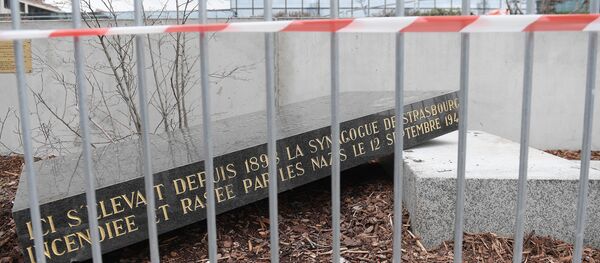 The memorial stone marking the site of Strasbourg's Old Synagogue, which was destroyed by the Nazis in World War II, is pictured after it was vandalised overnight on March 2, 2019 in Strasbourg, eastern France. - Sputnik Afrique