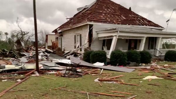Debris and a Damaged House Seen Following a Tornado in Beauregard, Alabama - Sputnik Afrique