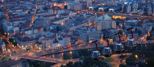 Вид на исторический центр города Гренобль со смотровой площадки Бастилии. - Sputnik Afrique