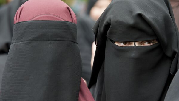 Deux femmes en burqa - Sputnik Afrique
