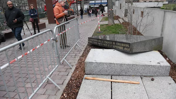 This file photo taken on March 2, 2019 shows the memorial stone marking the site of Strasbourg's Old Synagogue, which was destroyed by the Nazis in World War II, after it was overthrown in Strasbourg, eastern France - Sputnik Afrique