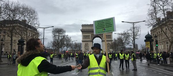 Les Gilets jaunes se mobilisent à Paris pour leur acte 17, le 9 mars - Sputnik Afrique